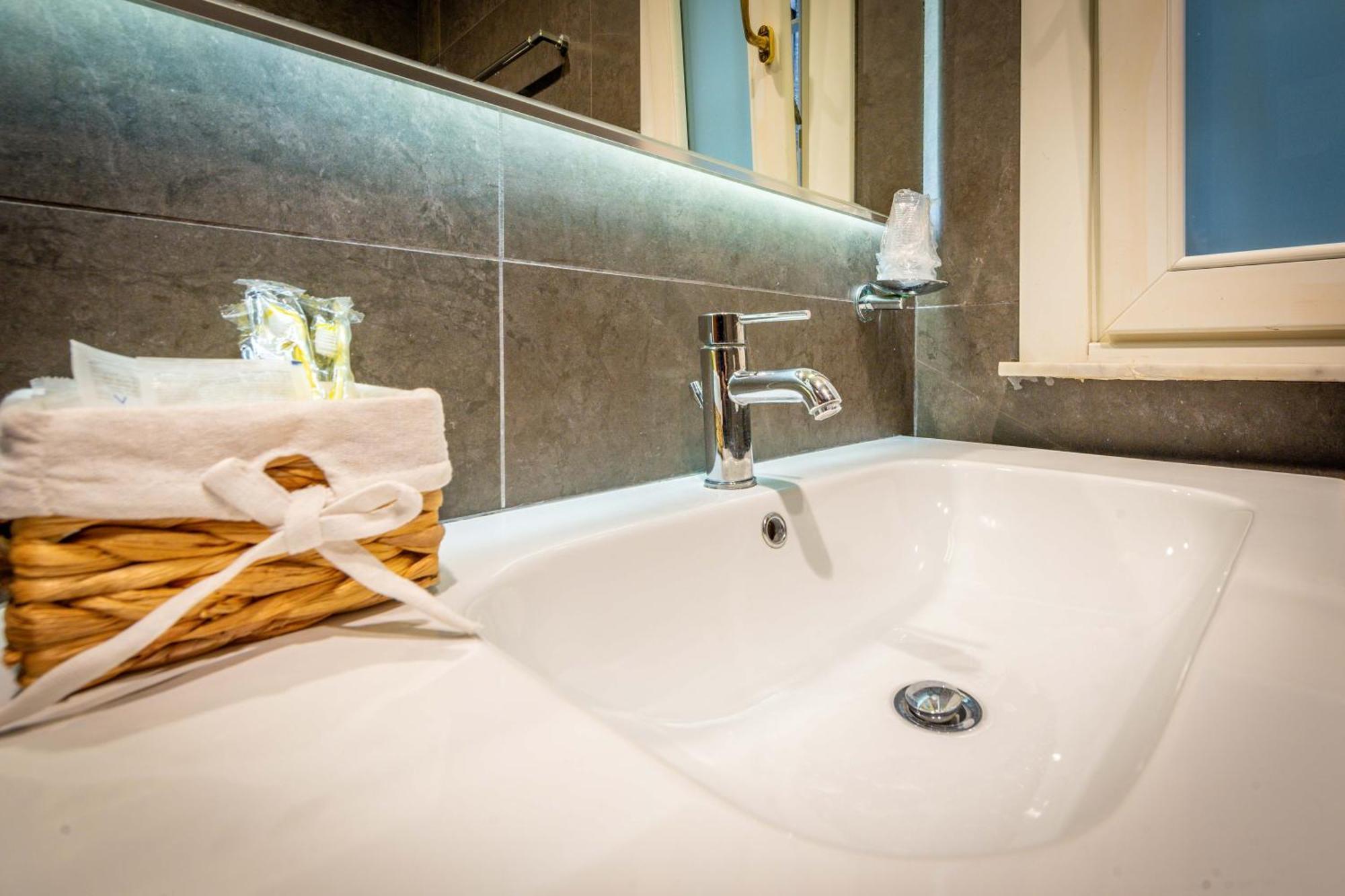 Andenis Tiber House Hotel Rome Exterior photo